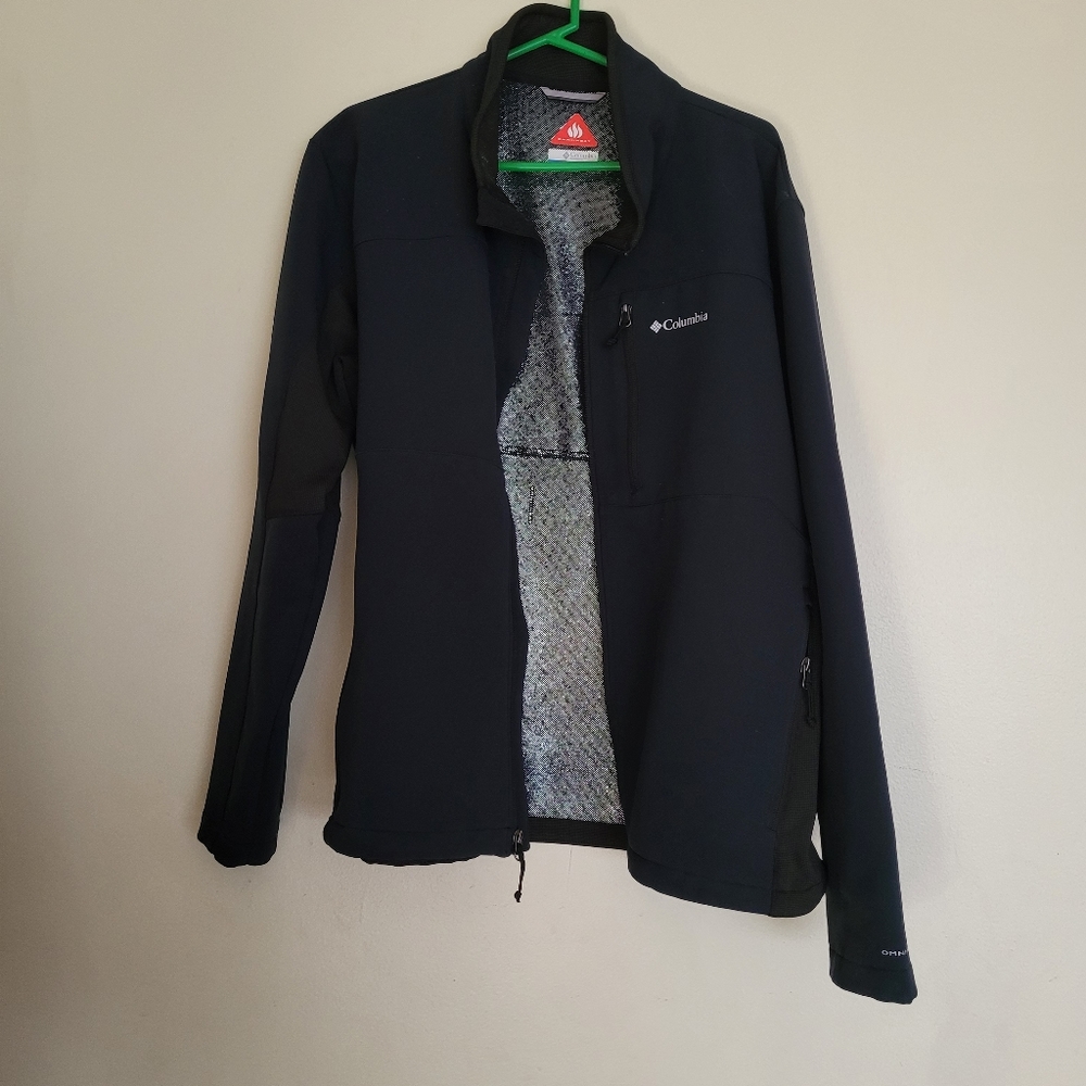 Columbia Man's Large dark blue omni heat jacket